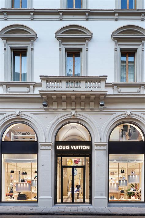 louis vuitton firenze sede|Louis Vuitton a Firenze: il nuovo store nel cuore della Toscana.